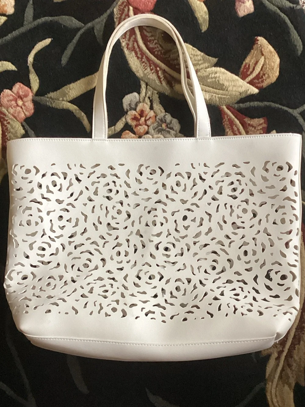 Oscar de la Renta elegant tote